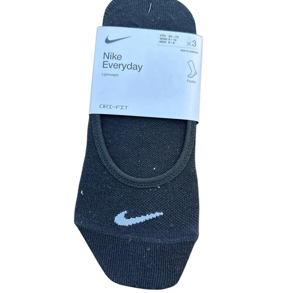 Nike Everyday Lightweight No-Show Socks — Black with White Swoosh